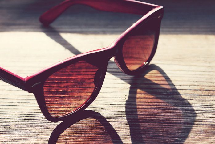 ¿Qué características deben tener unas gafas de sol?